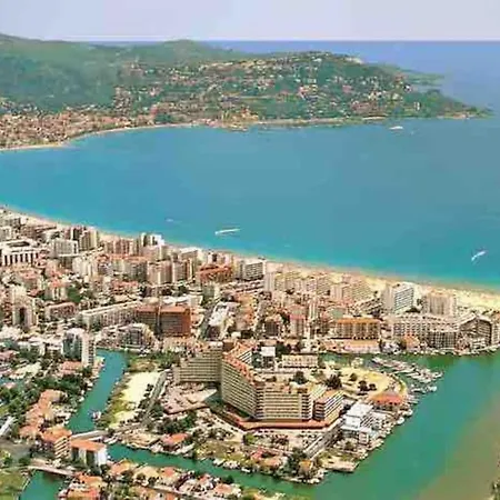2 Avec 3 Piscines Et Parking Gratuit Apartment