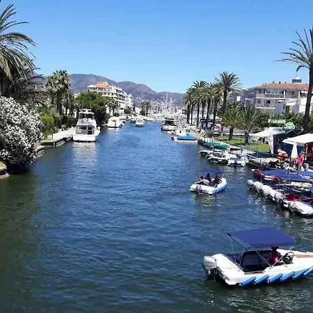 2 Avec 3 Piscines Et Parking Gratuit Apartment Roses