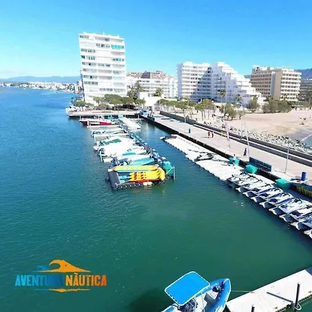2 Avec 3 Piscines Et Parking Gratuit Apartment Roses