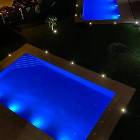2 Avec 3 Piscines Et Parking Gratuit * Roses